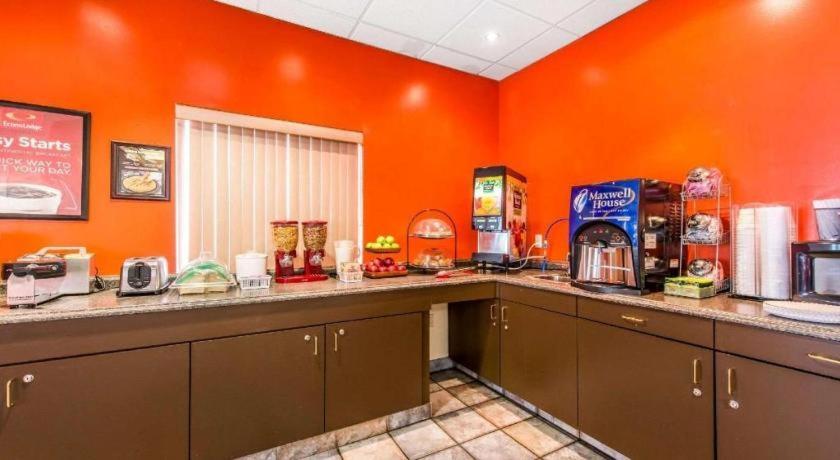 Red Roof Inn Johnstown Bagian luar foto